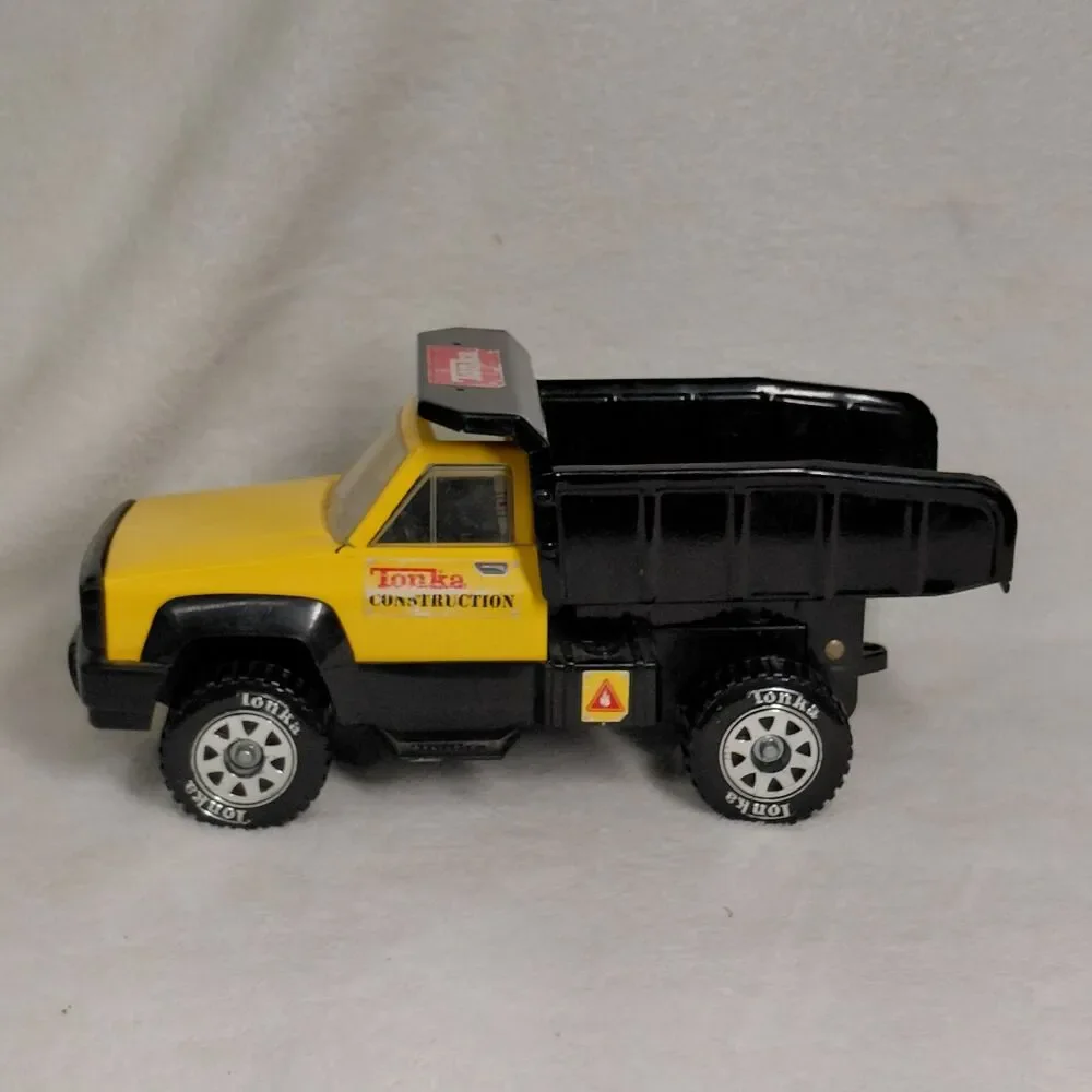 Vintage 2001 Tonka Construction Dump Truck Yellow Cab Black Bed Toy Hasbro 14